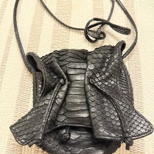 Elegant Black Snakeskin Crossbody Bag